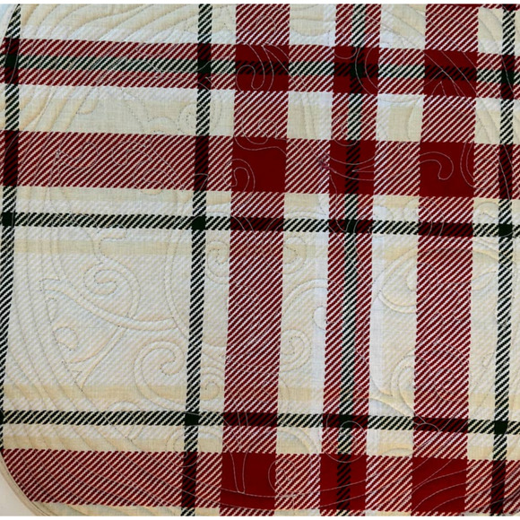 St Nicholas Square Round Scalloped Reversible Holly Berry & Plaid 15" Placemats - Picture 7 of 7